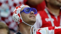 World Cup 2022: Fan đội tuyển Croatia luôn đội mũ bóng nước lấy may khi đi cổ vũ