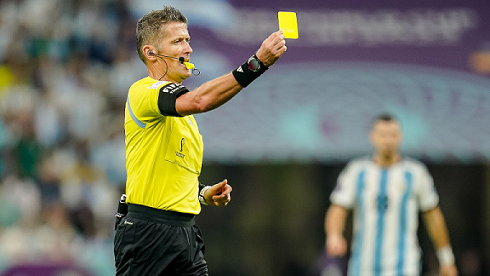 Vì sao trọng tài trận Argentina vs Croatia được gọi là 'vua thẻ'?
