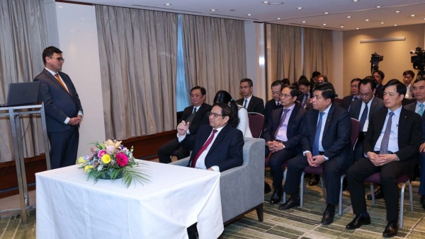 Prime Minister Pham Minh Chinh visits Port of Rotterdam