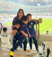 World Cup 2022: Hình ảnh đại gia đình Messi mừng thắng lợi của đội tuyển Argentina