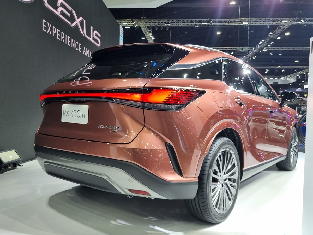 Cận cảnh Lexus RX 2023 tại Thái Lan, giá hơn 3 tỷ đồng