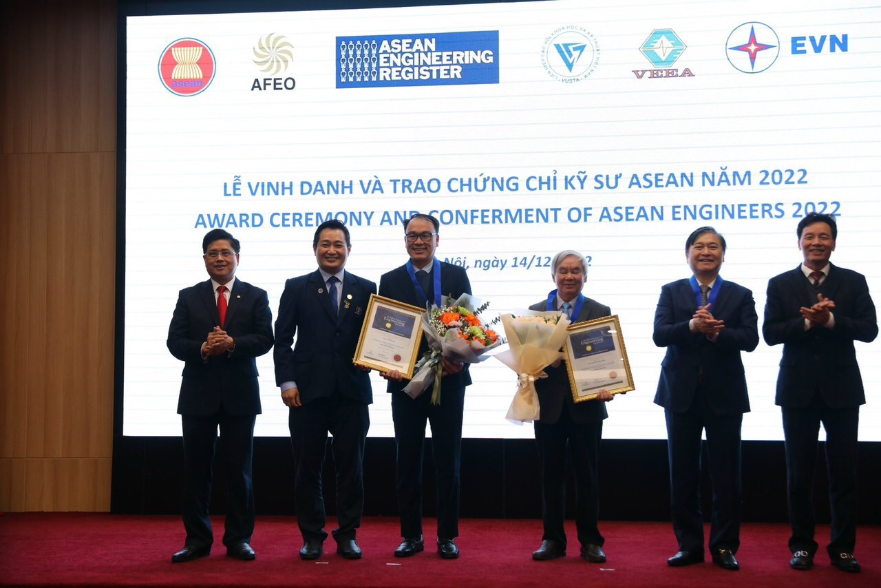 Lễ trao chứng chỉ và huy hiệu kỹ sư chuyên nghiệp ASEAN 2022