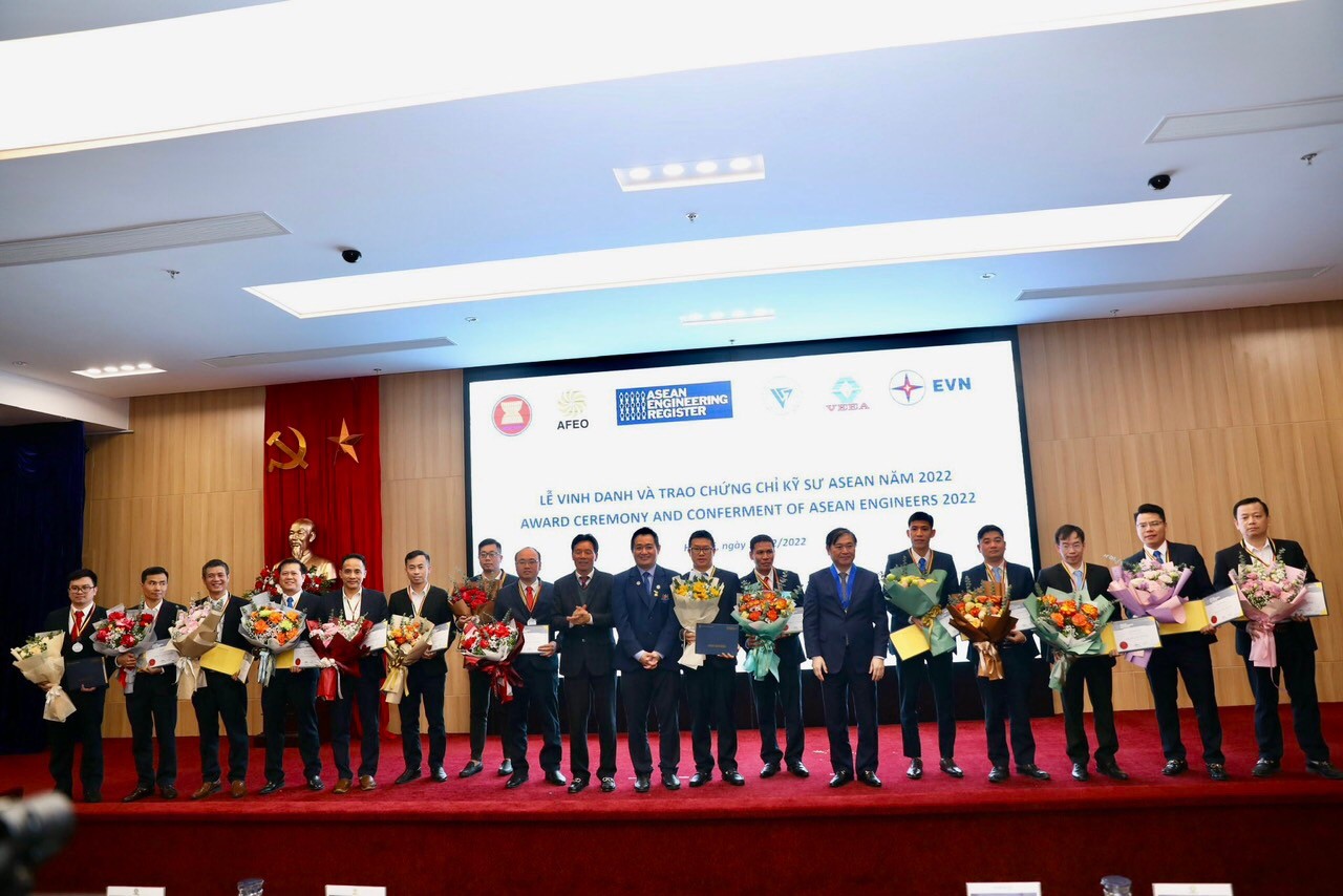 Lễ trao chứng chỉ và huy hiệu kỹ sư chuyên nghiệp ASEAN 2022