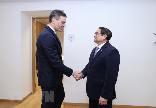 Prime Minister Pham Minh Chinh meets Spanish counterpart in Brussels