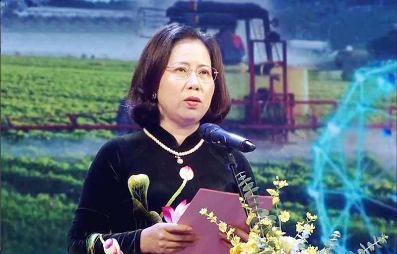 Bà Bùi Thị Thơm – Phó Chủ tịch Trung ương Hội Nông dân Việt Nam, Trưởng ban Tổ chức Chương trình phát biểu khai mạc Lễ Tôn vinh.