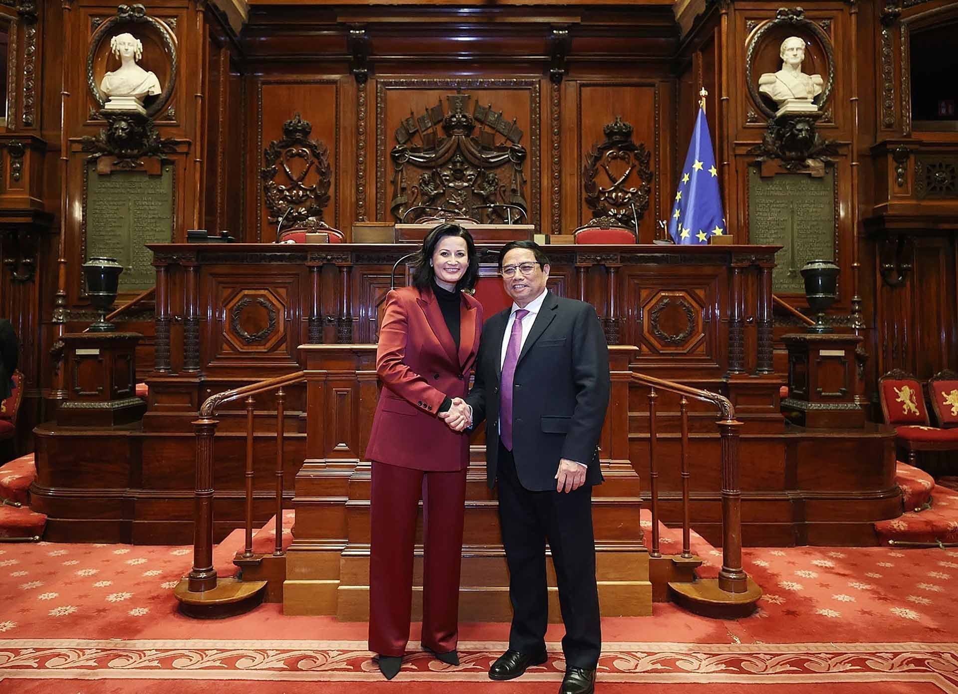 Thủ tướng Phạm Minh Chính hội kiến Chủ tịch Thượng viện Vương quốc Bỉ Stephanie D’hose. (Nguồn: TTXVN)