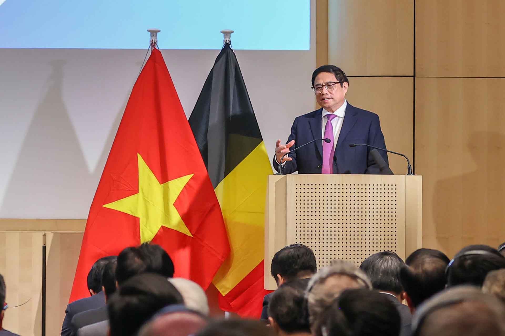 Thủ tướng Phạm Minh Chính dự Diễn đàn doanh nghiệp Việt Nam-Bỉ, tiếp lãnh đạo các doanh nghiệp
