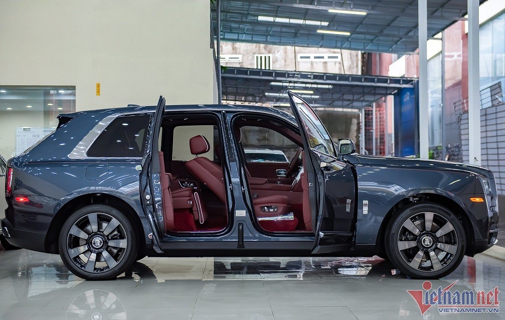 Cận cảnh Rolls-Royce Cullinan 35 tỷ màu độc nhất Việt Nam