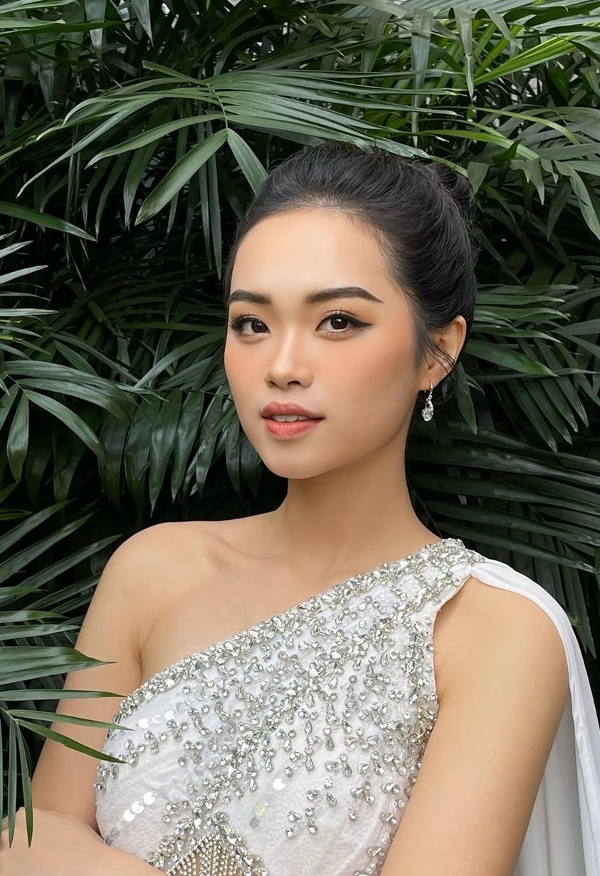 Nữ sinh 20 tuổi nổi bật ở Hoa hậu Việt Nam