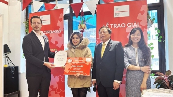 Vietnamese writers honoured for understanding of Poland