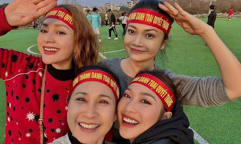 Sao Việt: Mạnh Trường 'vào vai' bố bỉm, Trương Quỳnh Anh đón Giáng sinh sớm, Thanh Thảo trở lại Sydney