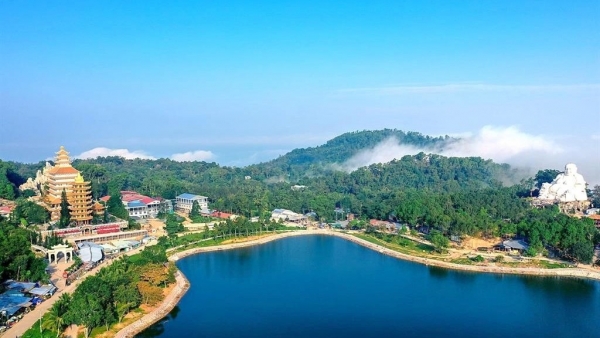 “Cloud-hunting paradise” in Southwestern Vietnam