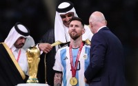 Lionel Messi nhận món quà đặc biệt từ Quốc vương Qatar