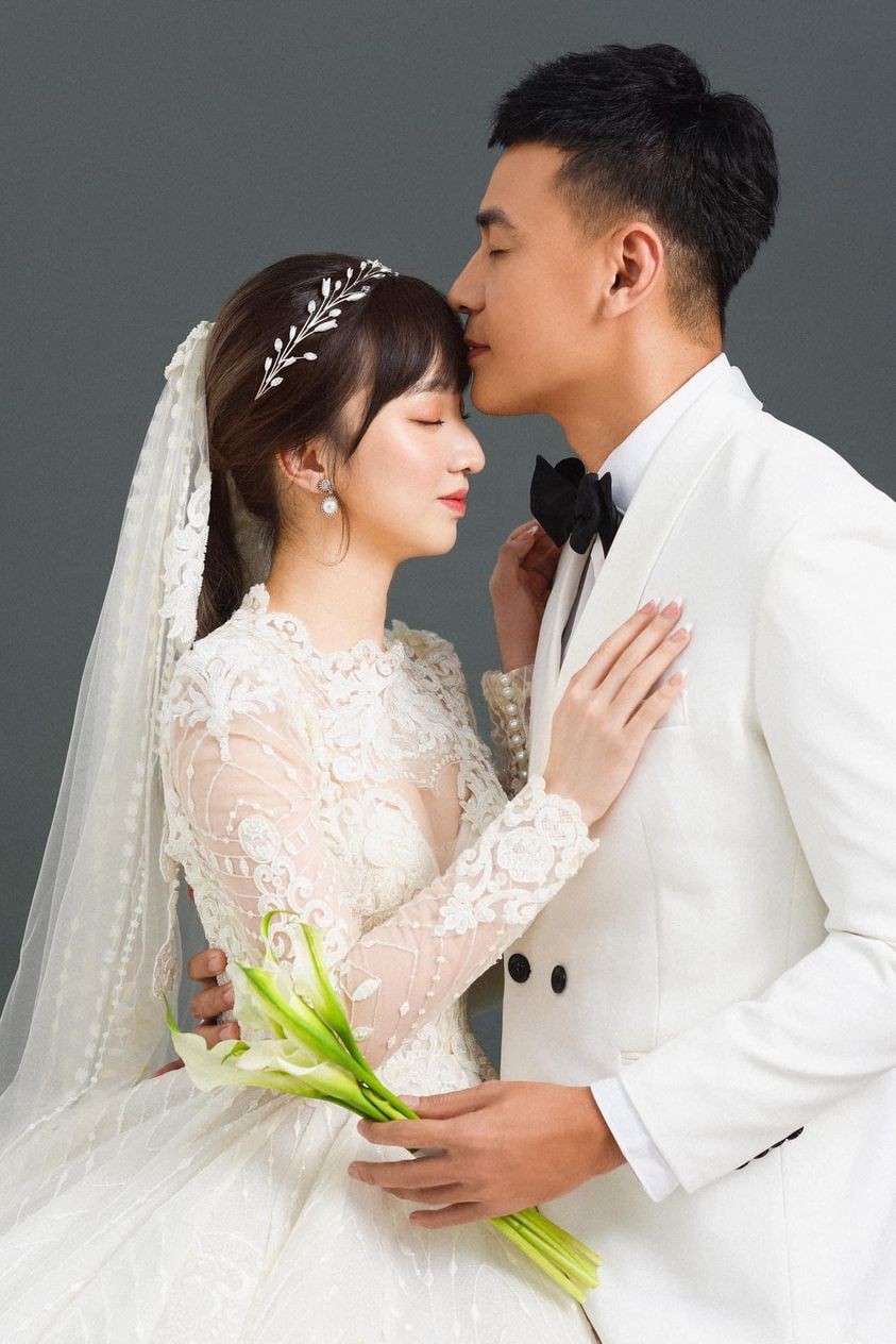 Ngọc Thuận phim 'Trai nhảy' hạnh phúc trong đám cưới với bà xã kém 17 tuổi