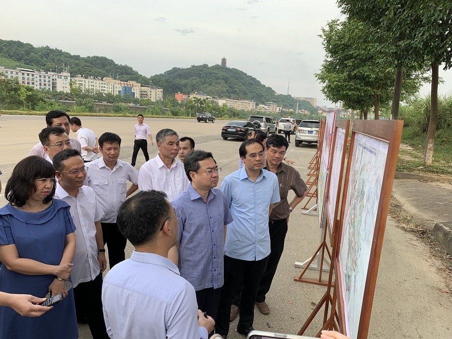 Lãnh đạo tỉnh khảo sát tại khu vực Cửa khẩu Quốc tế đường bộ số II Kim Thành.