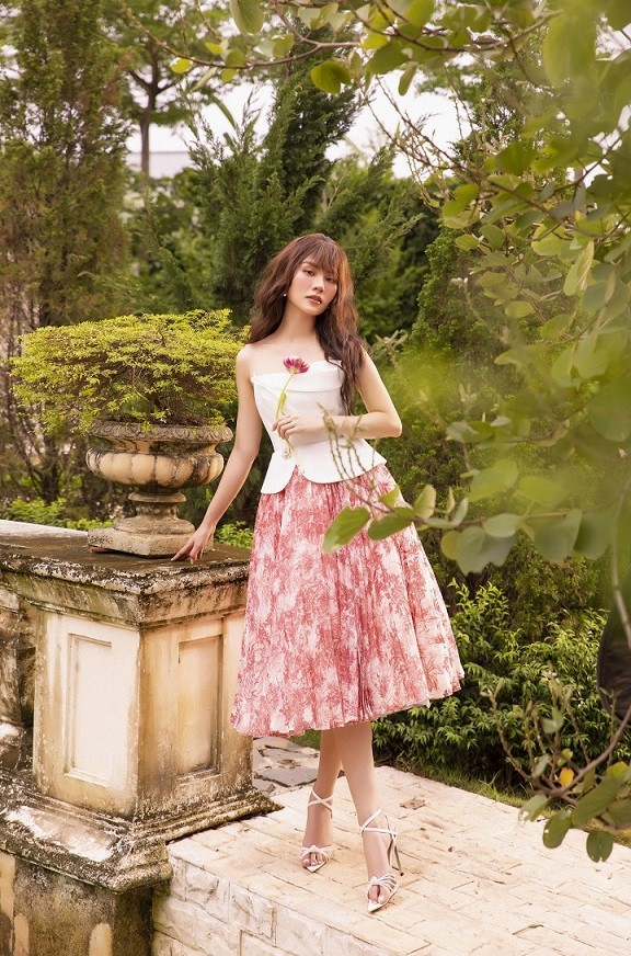 Hoa hậu Mai Phương gợi ý những mẫu váy đầm trang nhã dịp Tết đến Xuân về