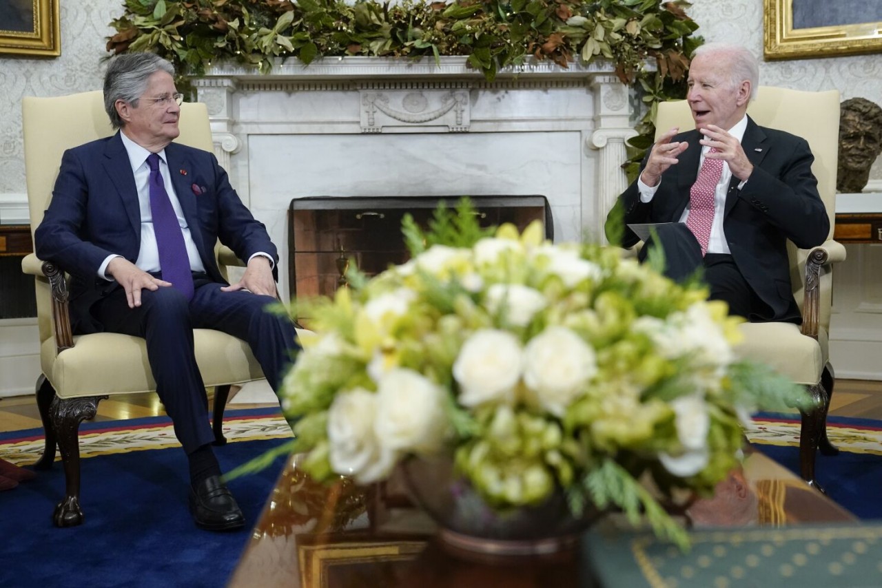 (12.20) Tổng thống Mỹ Joe Biden và người đồng cấp Guillermo Lasso trong cuộc thảo luận tại Nhà Trắng ngày 19/12. (Nguồn: AP)