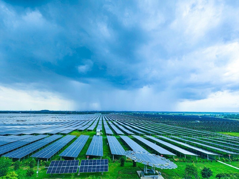 Sunlight on the green battery floors for more sustainable value