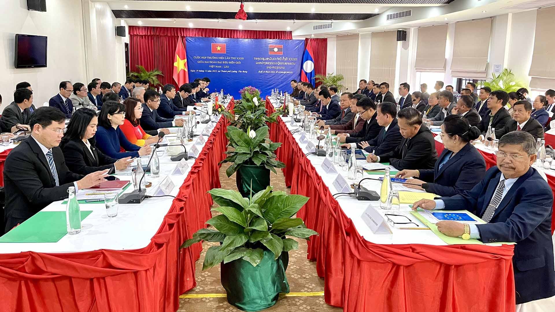 Toàn cảnh cuộc họp thường niên lần thứ XXXII giữa hai Đoàn Đại biểu biên giới Việt Nam-Lào.