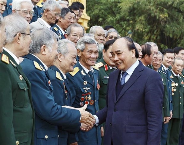 President meets war veterans of Dien Bien Phu in the Air victory