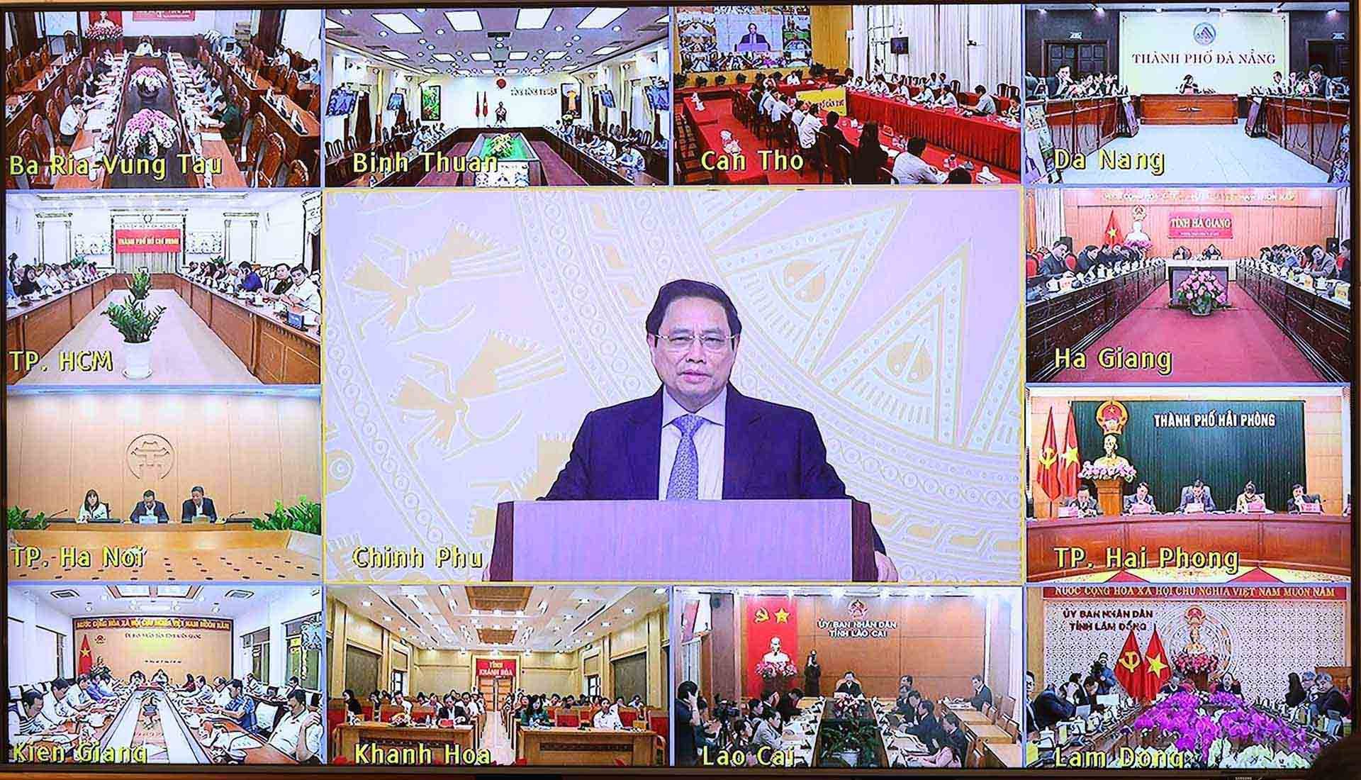 Thủ tướng Phạm Minh Chính chủ trì hội nghị trực tuyến tại trụ sở Chính phủ. (Nguồn: TTXVN)