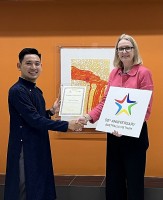Họa sĩ Trần Văn Trung chiến thắng cuộc thi Thiết kế logo 50 năm quan hệ Australia-Vietnam