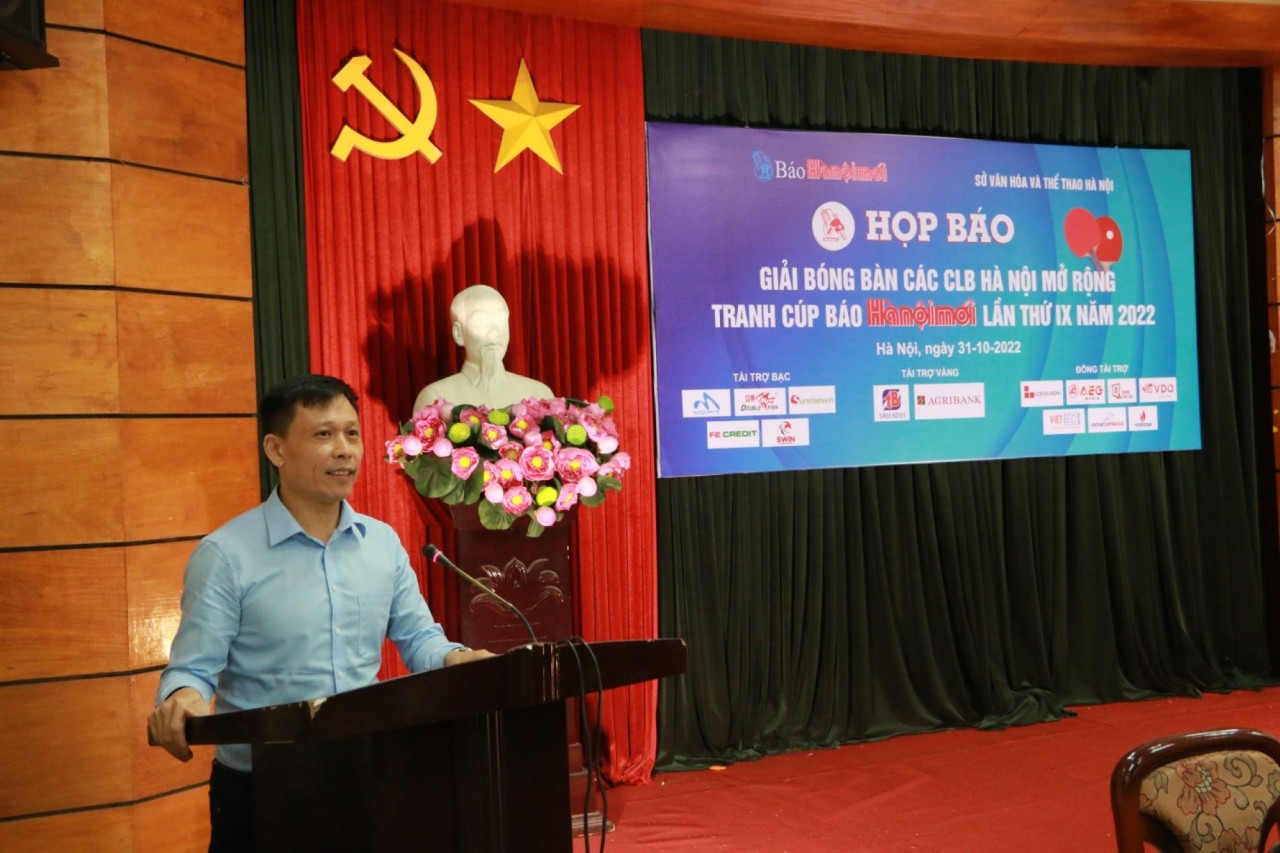 Ông Nguyễn Thành Lợi - Phó Tổng biên tập phụ trách báo Báo Hà Nội Mới trao đổi tại họp báo.
