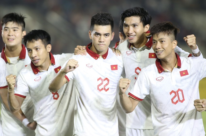 Thắng đậm đội Lào, đội tuyển Việt Nam dẫn đầu bảng B AFF Cup 2022