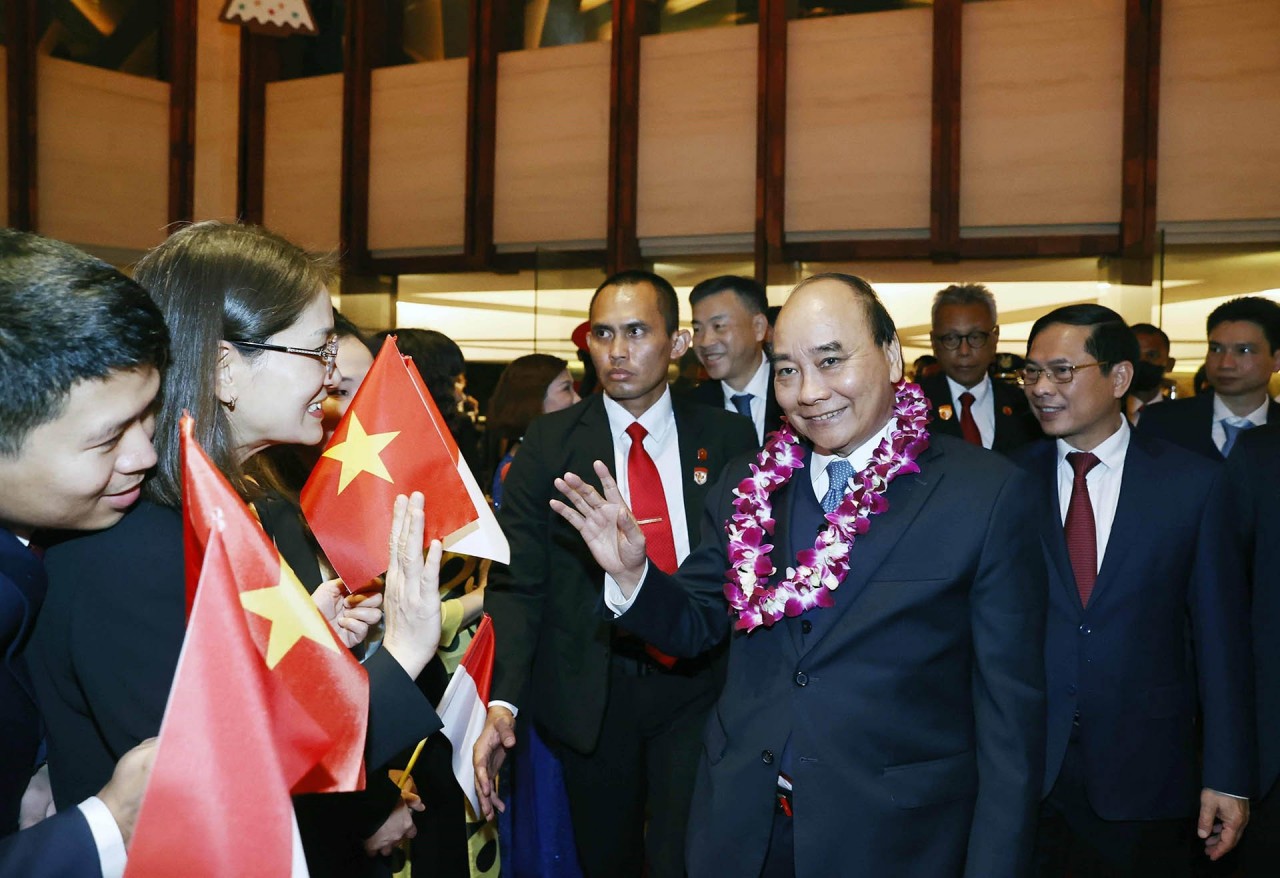 President Nguyen Xuan Phuc arrives in Jakarta, begins State visit to Indonesia