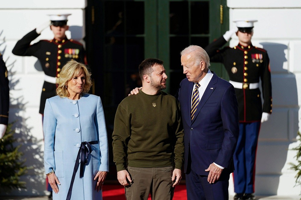(12.22) Tổng thống Ukraine Volodymyr Zelensky và người đồng cấp chủ nhà Joe Biden tại Washington ngày 21/12. (Nguồn: AP)