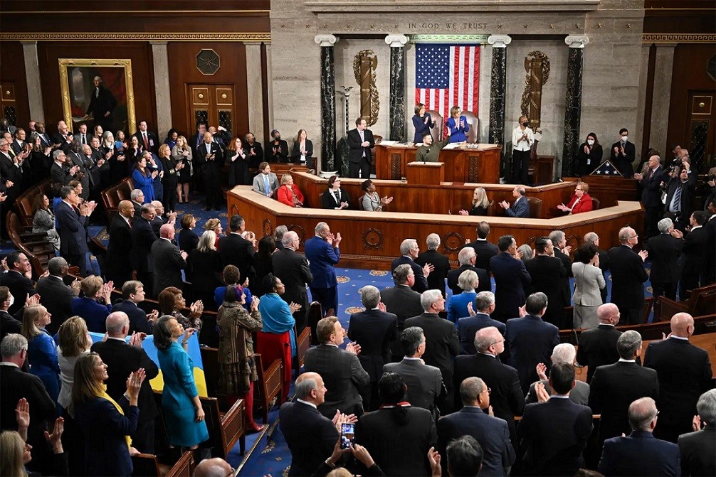 Tổng thống Zelensky phát biểu tại Quốc hội Mỹ, khẳng định Ukraine tiếp tục chiến đấu, Tổng thống Zelensky: Khoản viện trợ của Mỹ cho Ukraine là "đầu t