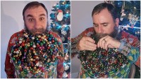 Mỹ: Người đàn ông phá kỷ lục thế giới hàng loạt khi gắn đồ trang trí Giáng sinh lên bộ râu