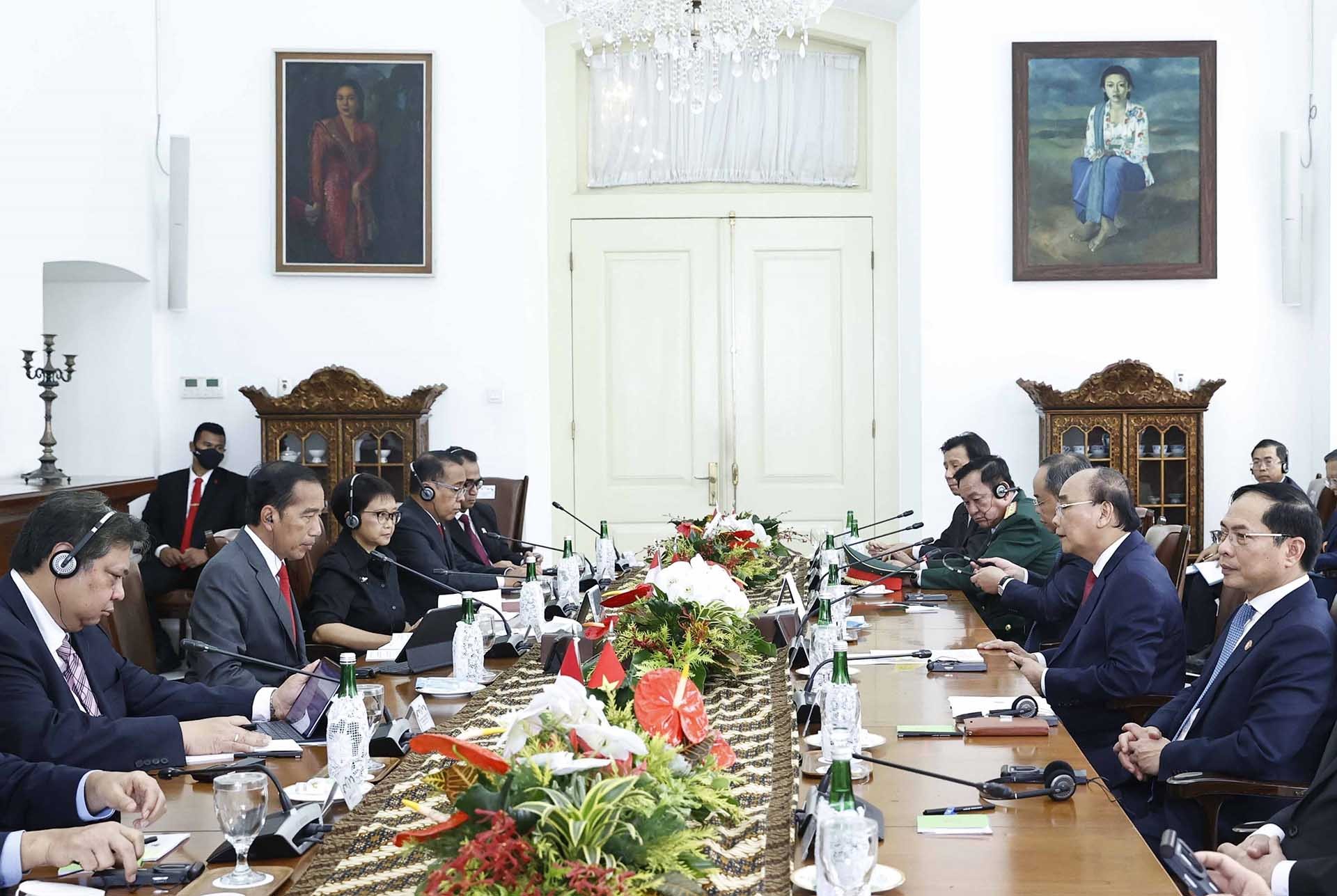 Chủ tịch nước Nguyễn Xuân Phúc hội đàm với Tổng thống Indonesia Joko Widodo. (Nguồn: TTXVN)