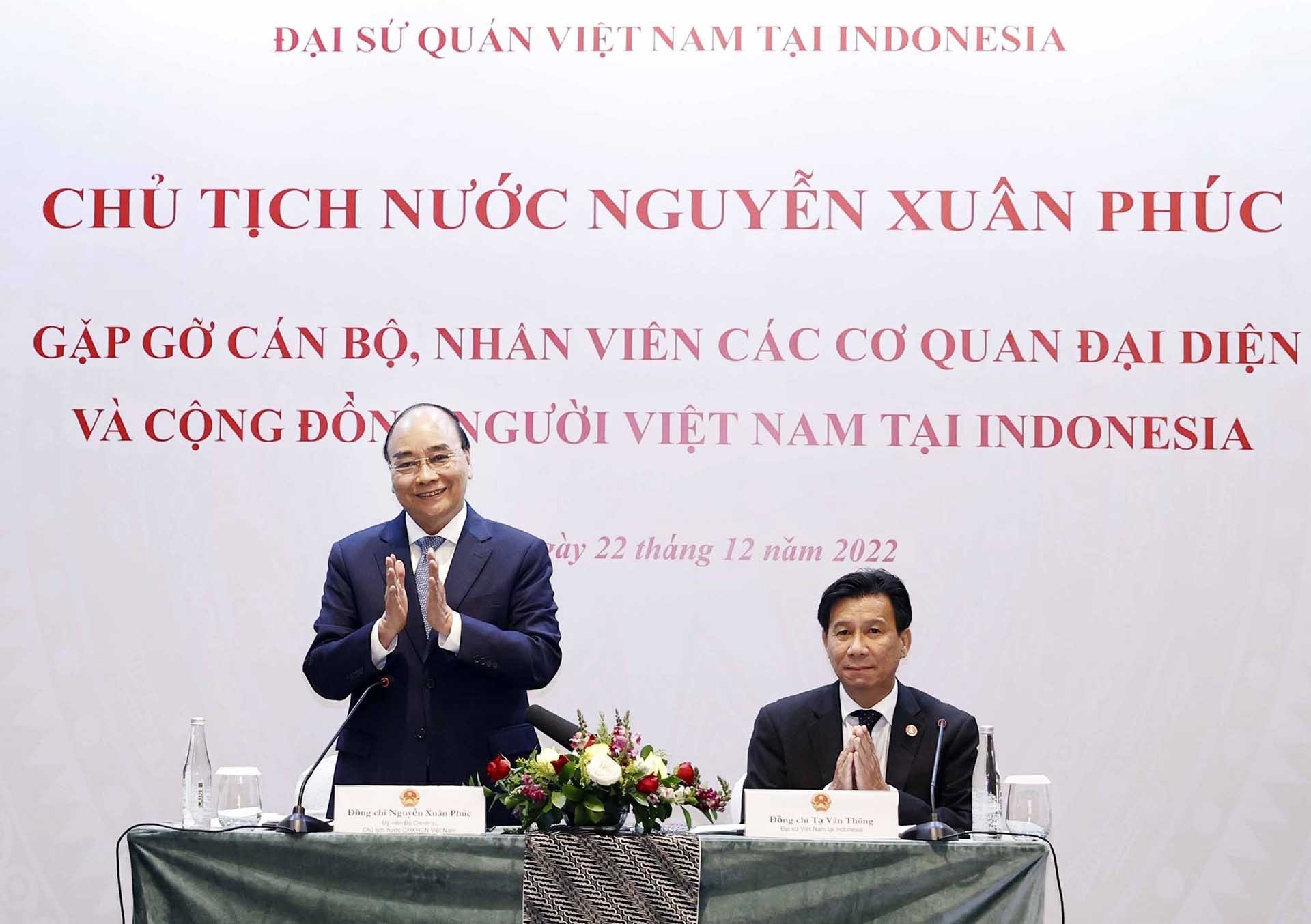 Chủ tịch nước Nguyễn Xuân Phúc tại buổi gặp gỡ cán bộ, nhân viên các cơ quan đại diện và đại diện cộng đồng người Việt Nam tại Indonesia. (Nguồn: TTXVN)