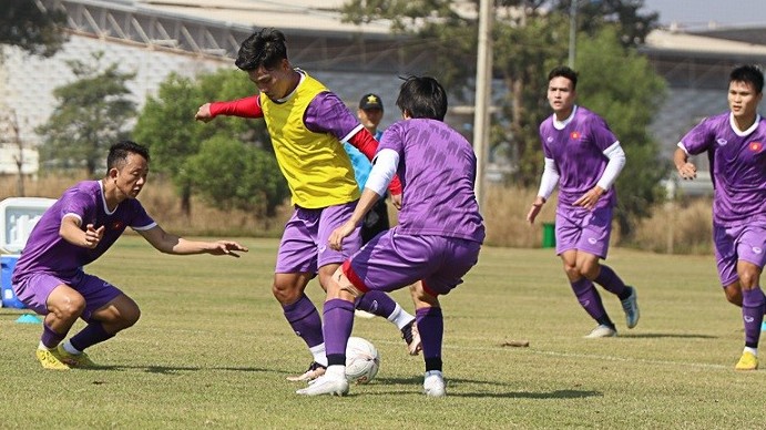 AFF Cup 2022: Bùi Tiến Dũng khỏi Covid-19, hội quân cùng đội tuyển Việt Nam