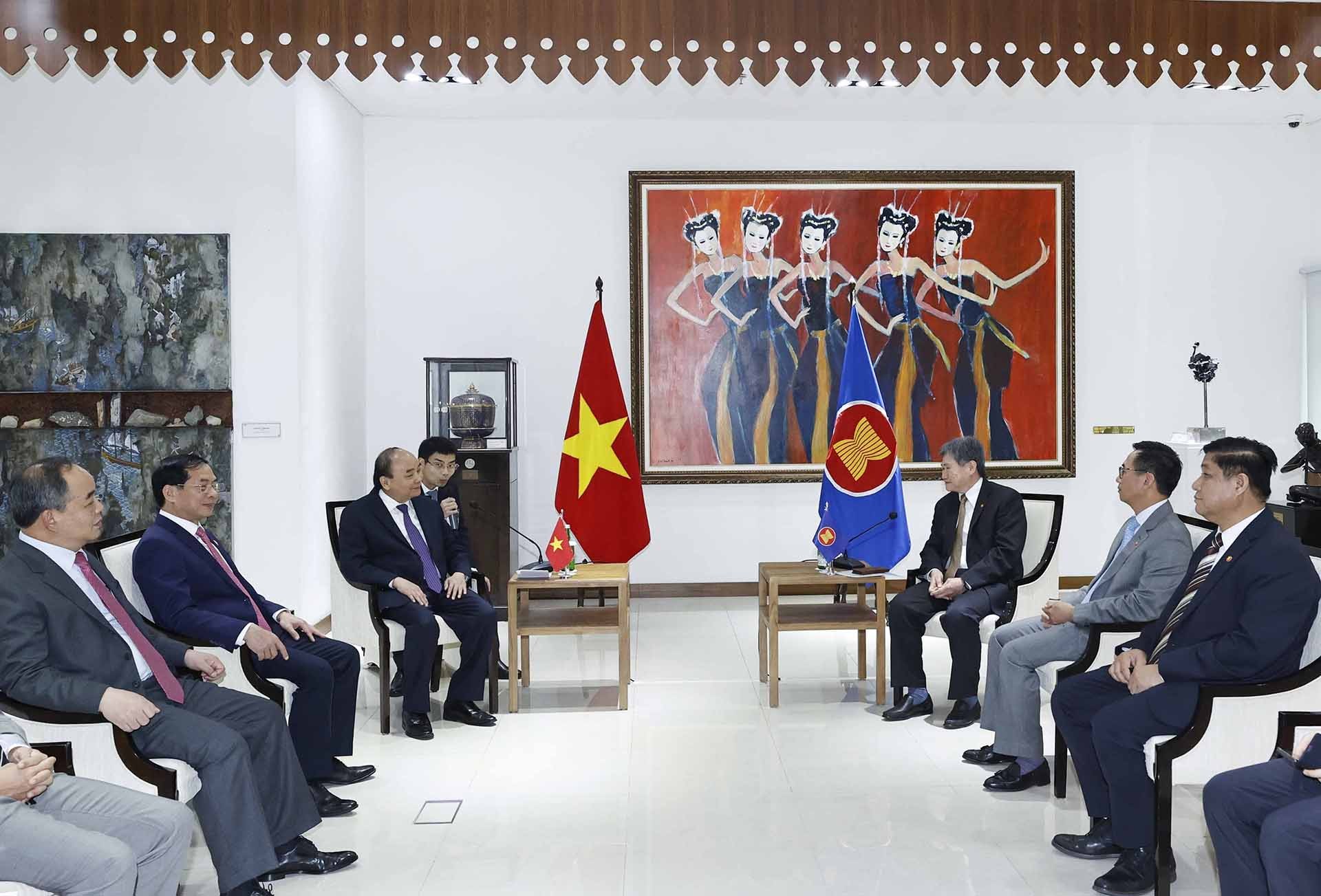 Chủ tịch nước Nguyễn Xuân Phúc gặp Tổng Thư ký ASEAN Lim Jock Hoi. (Nguồn: TTXVN)