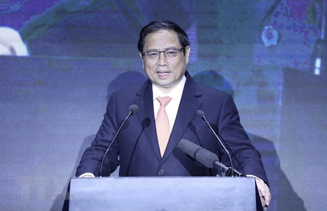 PM asks Samsung to consider Vietnam a global strategic base