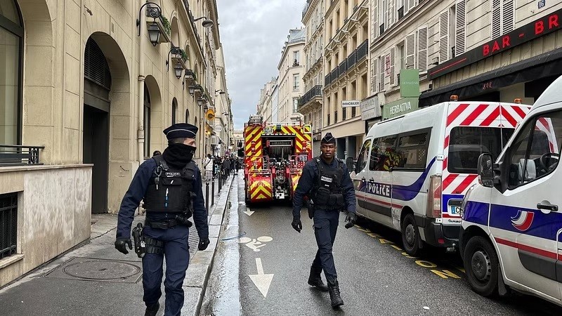 Vụ xả súng nhằm vào cộng đồng người Kurd tại Paris. Cảnh sát Pháp và an ninh đang giữ trật tự sau vụ nổ súng. (Reuters)