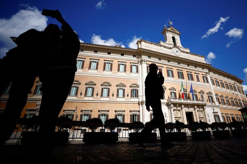 Với 221 phiếu thuận và 152 phiếu chống, Chính phủ Italy ngày 23/12 đã vượt qua cuộc bỏ phiếu tín nhiệm tại Hạ viện. (Nguồn: Wkzo.com)