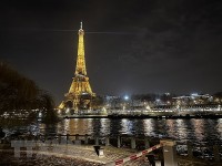 'Kinh đô ánh sáng' Paris đón Giáng sinh trong thời kỳ tiết kiệm năng lượng