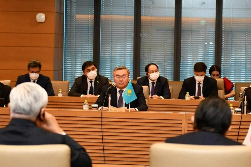 Kazakhstan kêu gọi Nga, Ukraine ngồi vào bàn đàm phán