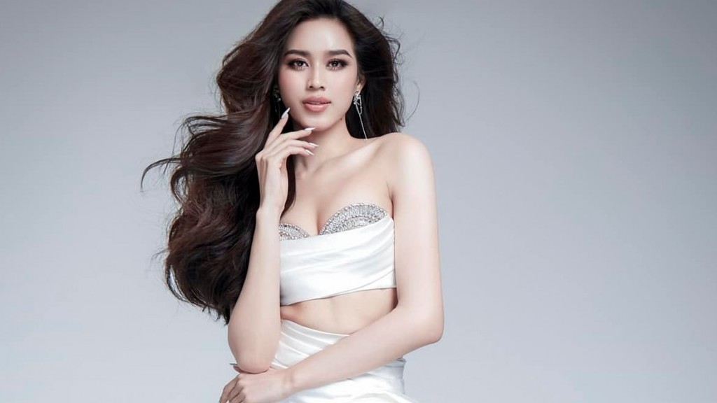 Mặc kệ lời gièm pha, Đỗ Thị Hà vẫn đăng ảnh thần thái cuốn hút hậu chung kết Hoa hậu Việt Nam 2022