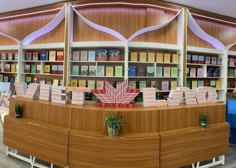 Book display marks 60th anniversary of Vietnam – Laos friendship (Photo: nxbctqg.org.vn)