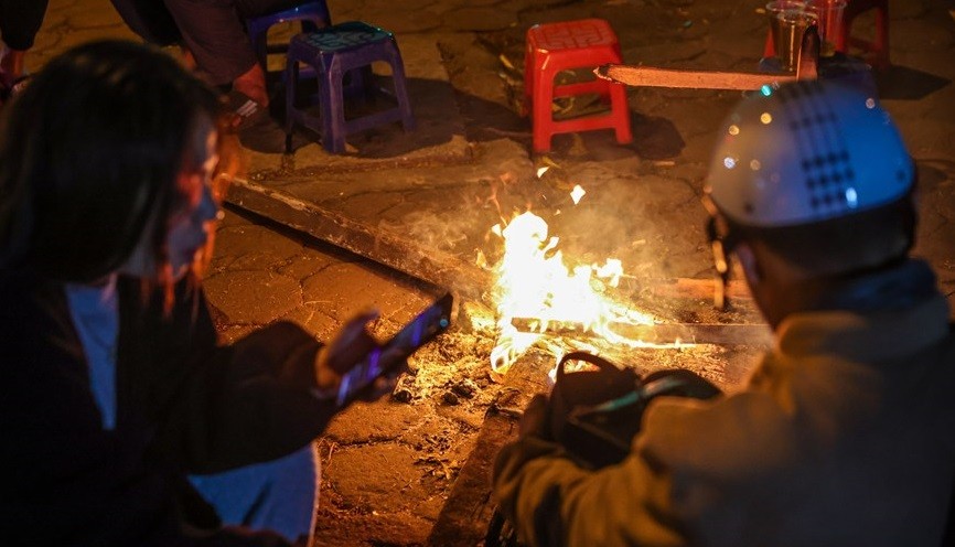 Dự báo thời tiết đêm nay và ngày mai (26-27/12): Hà Nội mưa vài nơi, trời rét; Bắc Bộ, Bắc Trung Bộ trời rét; vùng núi phía Bắc mưa rào rải rác