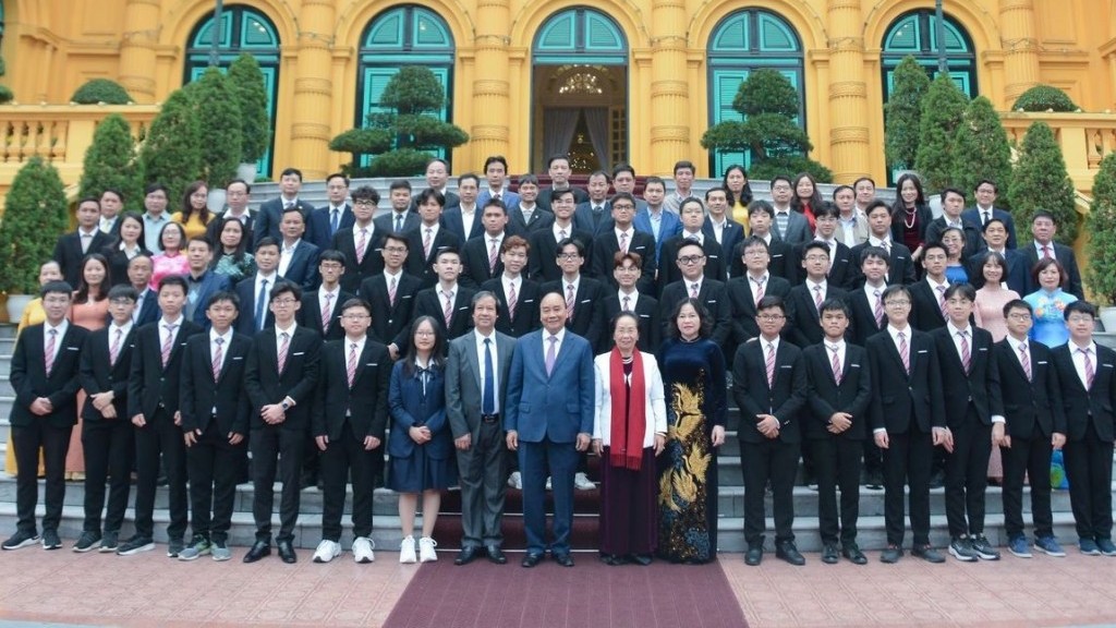 Chủ tịch nước Nguyễn Xuân Phúc mong các nhân tài trẻ khát khao chiếm lĩnh những đỉnh cao trí tuệ