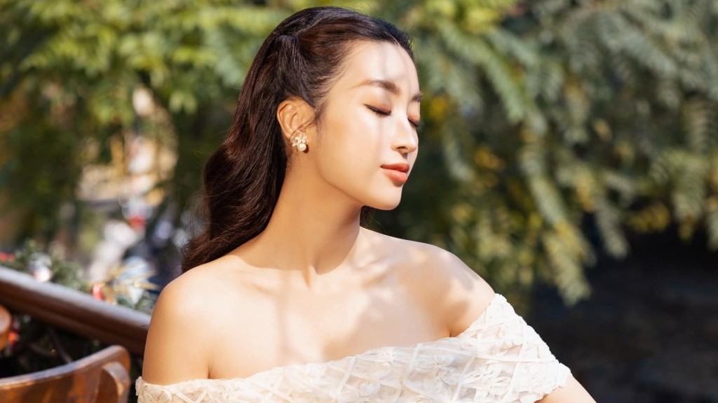 Hoa hậu Đỗ Mỹ Linh gợi cảm hậu đám cưới