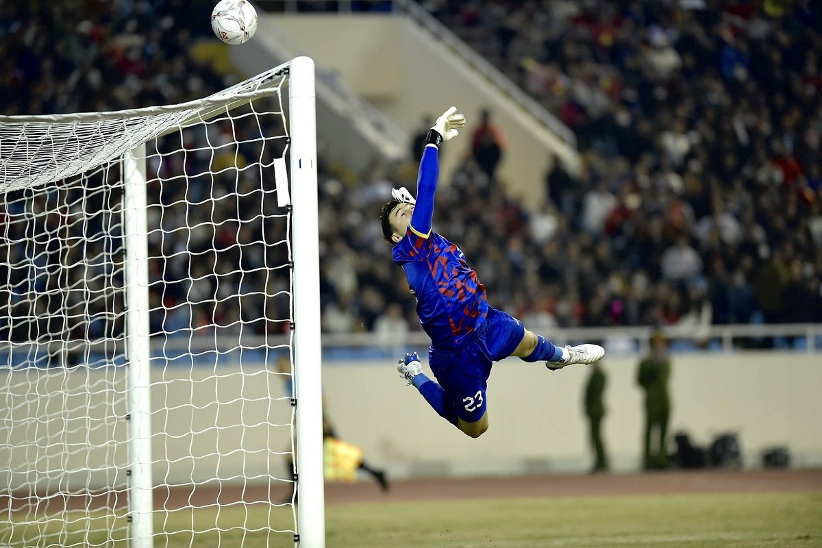 AFF Cup 2022: Thủ môn Văn Lâm nhận giải Cầu thủ xuất sắc nhất trận Việt Nam vs Malaysia