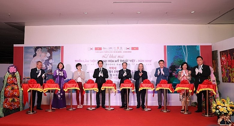 300 tác phẩm của 30 họa sĩ Việt Nam và Hàn Quốc tham dự Triển lãm 'Hội tụ tinh hoa mỹ thuật Việt - Hàn'