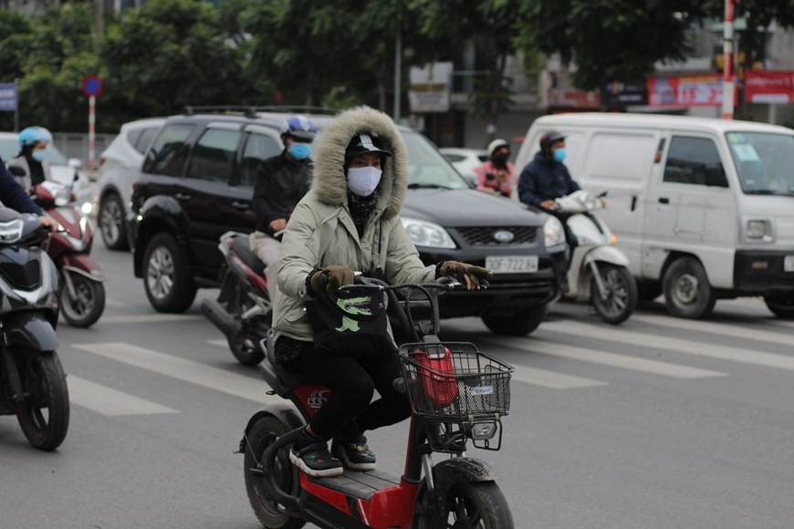 Dự báo thời tiết đêm nay và ngày mai (28-29/12): Hà Nội rét đậm; Bắc Bộ rét đậm rét hại, vùng núi cao có thể mưa tuyết và băng giá; phía Nam nắng