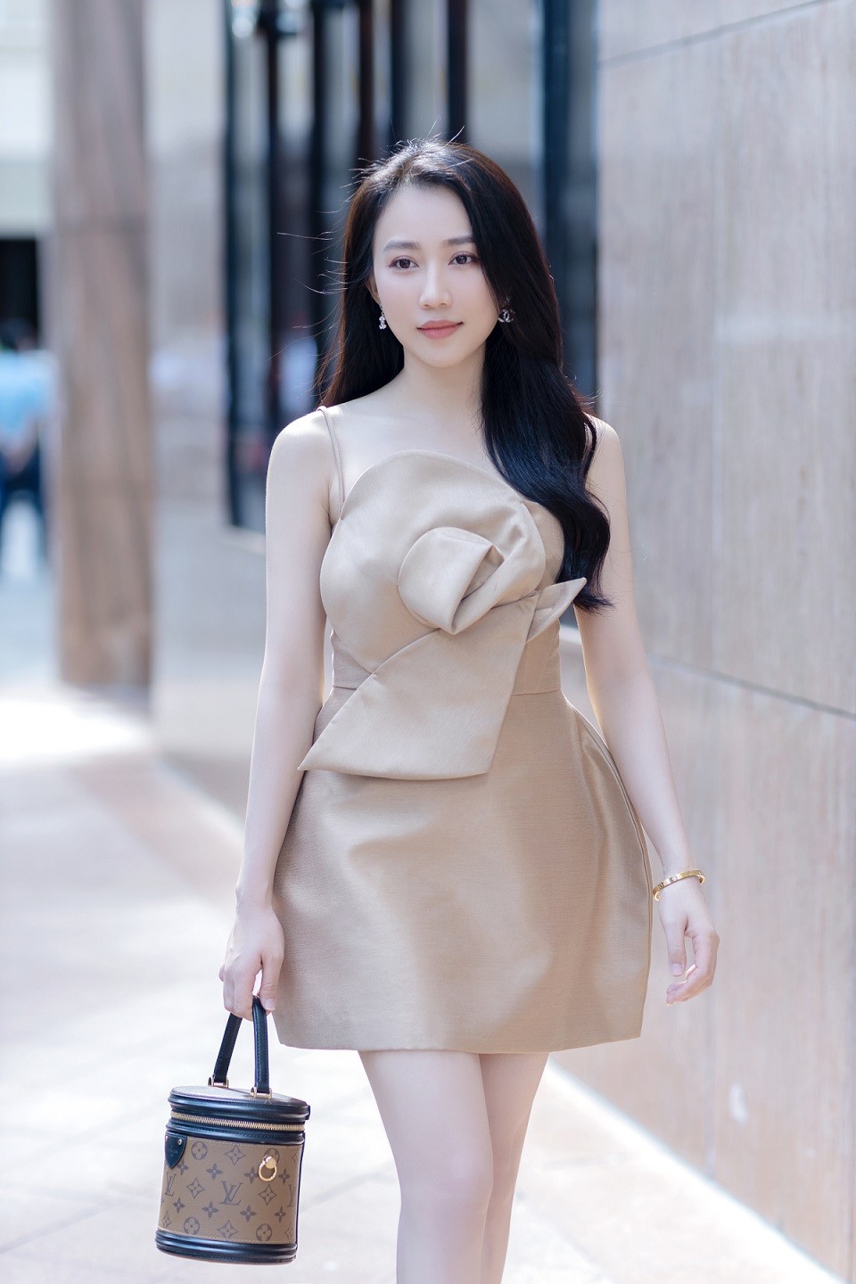 Hành trình công lý: Phong cách váy áo tiểu thư khi vào vai con nhà giàu của diễn viên Dương Hồng Loan